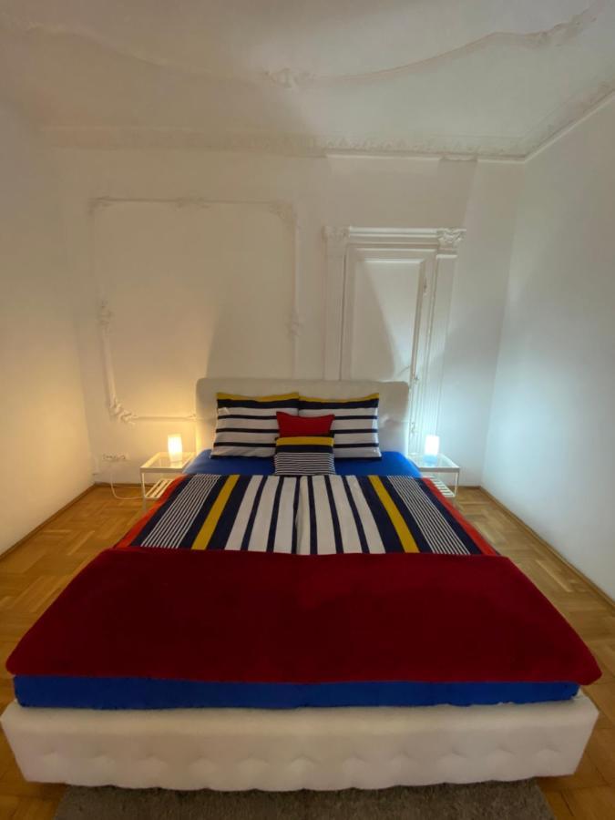 Apartment With Balcony And Ac Next To Danube Budapesta Exterior foto