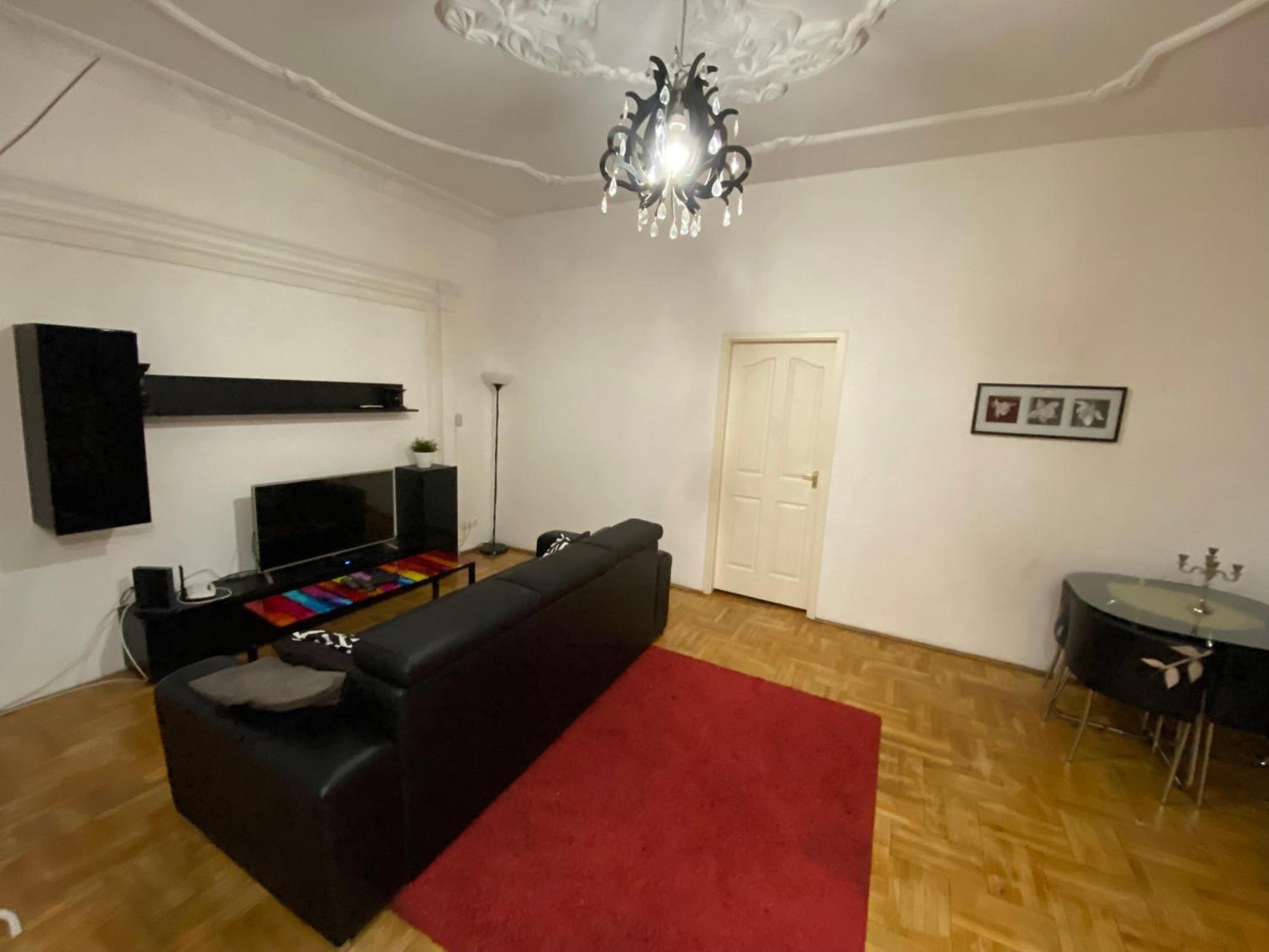 Apartment With Balcony And Ac Next To Danube Budapesta Exterior foto