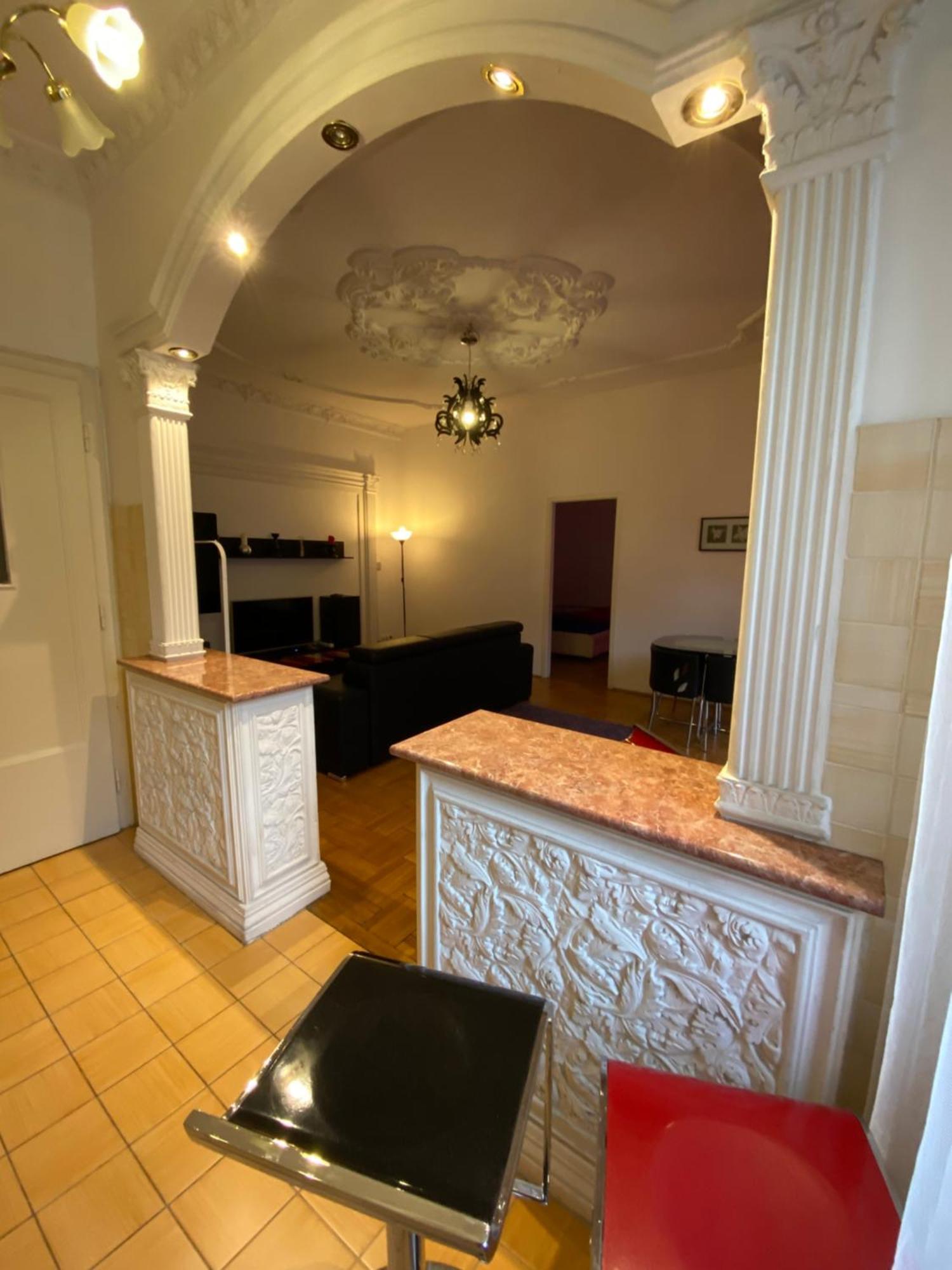 Apartment With Balcony And Ac Next To Danube Budapesta Exterior foto